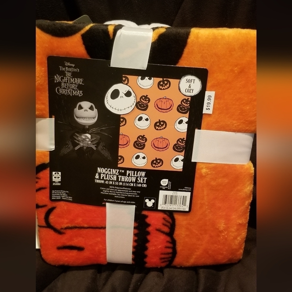 Jack Skelling Pillow & Plush Throw Set.  Measures 45" x 55". 100% Polyester NWT